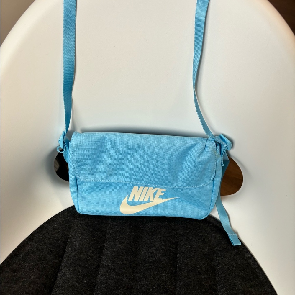 Nike Baby Blue Women's Futura 365 Crossbody Bag (3L)